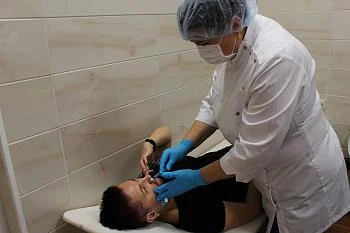 В течение пяти дней интраназальным способом от коронавируса вакцинировано почти двести человек  В течение пяти дней интраназальным способом от коронавируса вакцинировано почти двести человек